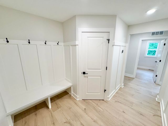 5888 Valley Point Drive Se, Caledonia Twp, MI 49316