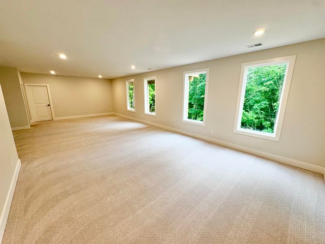 5888 Valley Point Drive Se, Caledonia Twp, MI 49316