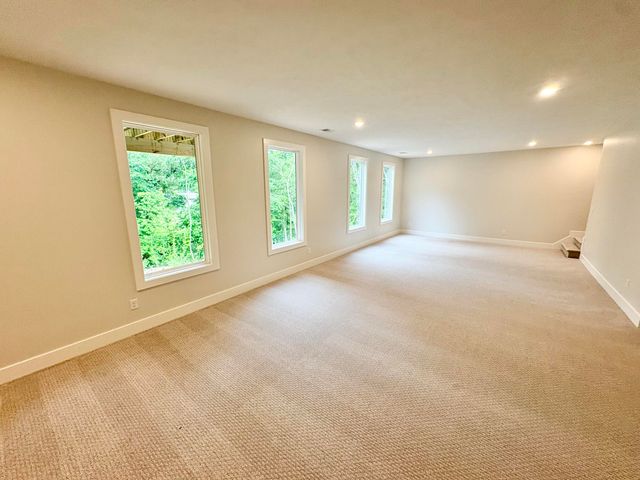5888 Valley Point Drive Se, Caledonia Twp, MI 49316