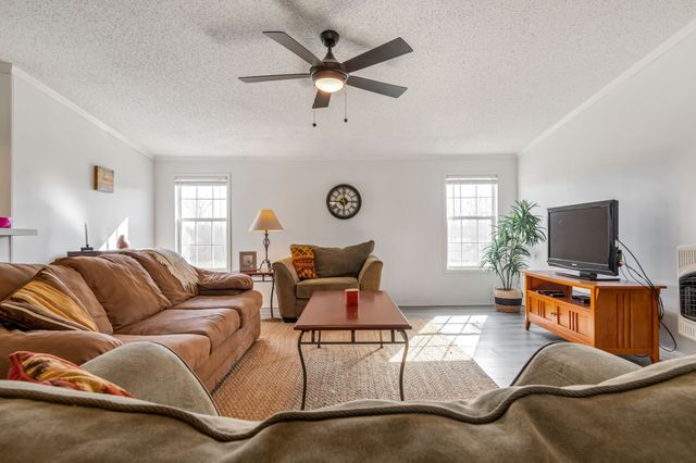 801 Collier Bend Road, Charlotte, TN 37036