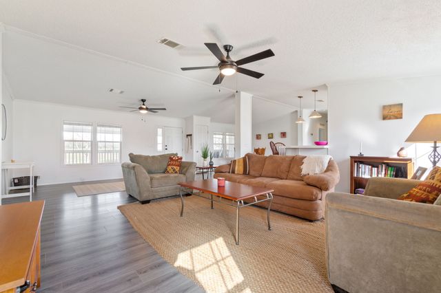 801 Collier Bend Road, Charlotte, TN 37036