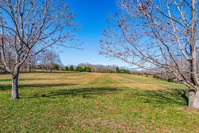 801 Collier Bend Road, Charlotte, TN 37036