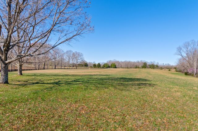 801 Collier Bend Road, Charlotte, TN 37036