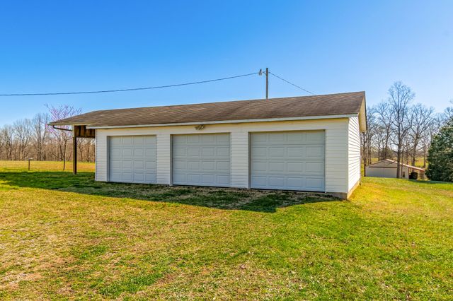 801 Collier Bend Road, Charlotte, TN 37036