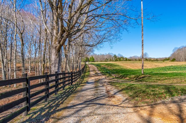 801 Collier Bend Road, Charlotte, TN 37036