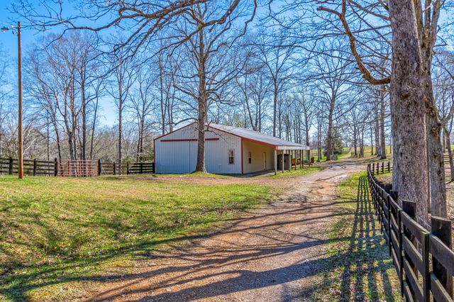 801 Collier Bend Road, Charlotte, TN 37036