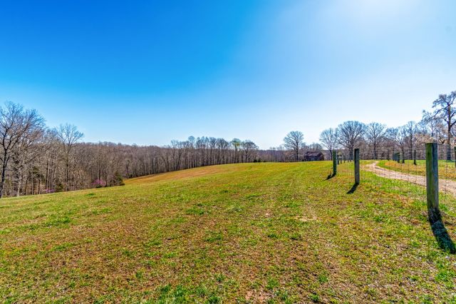 801 Collier Bend Road, Charlotte, TN 37036