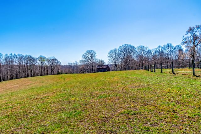 801 Collier Bend Road, Charlotte, TN 37036