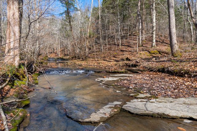 801 Collier Bend Road, Charlotte, TN 37036