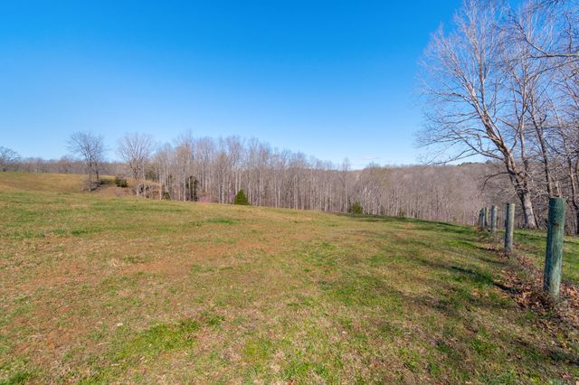 801 Collier Bend Road, Charlotte, TN 37036