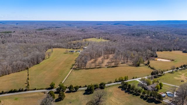 801 Collier Bend Road, Charlotte, TN 37036