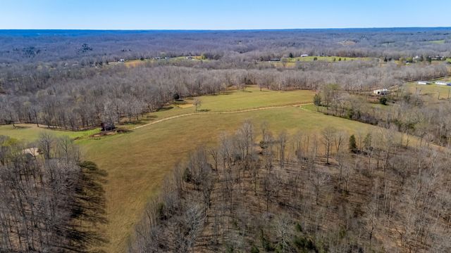 801 Collier Bend Road, Charlotte, TN 37036