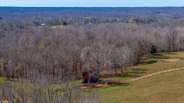 801 Collier Bend Road, Charlotte, TN 37036