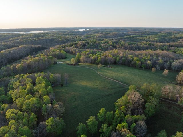 801 Collier Bend Road, Charlotte, TN 37036
