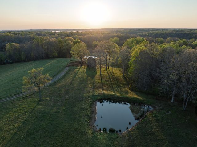 801 Collier Bend Road, Charlotte, TN 37036