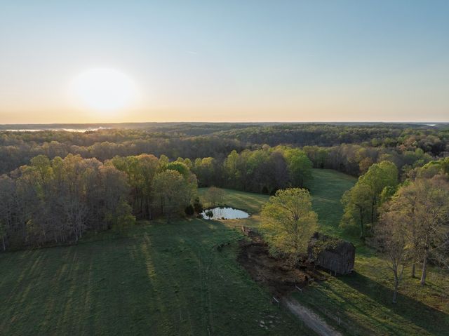 801 Collier Bend Road, Charlotte, TN 37036