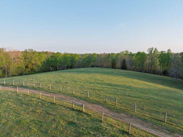 801 Collier Bend Road, Charlotte, TN 37036