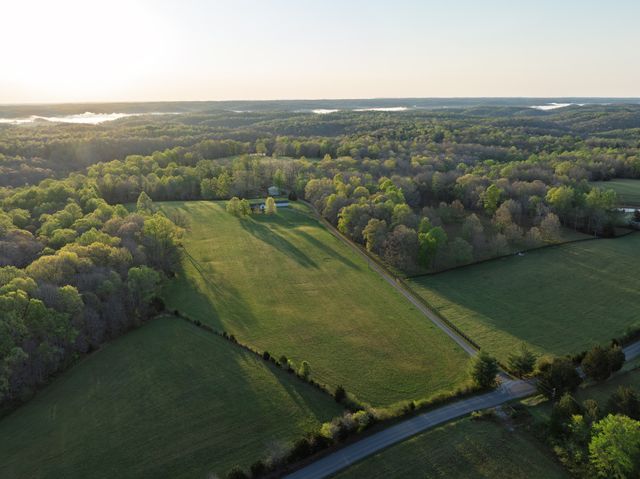801 Collier Bend Road, Charlotte, TN 37036