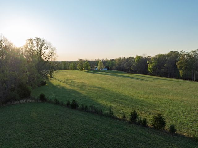 801 Collier Bend Road, Charlotte, TN 37036