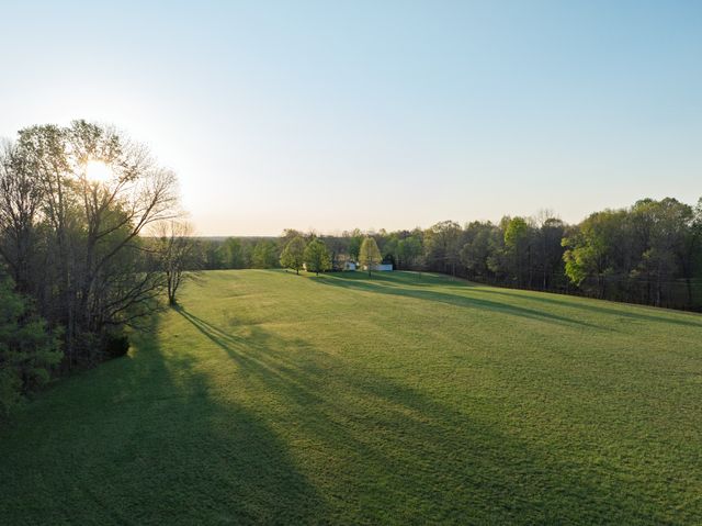 801 Collier Bend Road, Charlotte, TN 37036