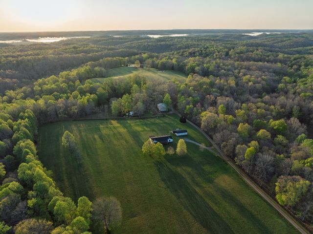 801 Collier Bend Road, Charlotte, TN 37036