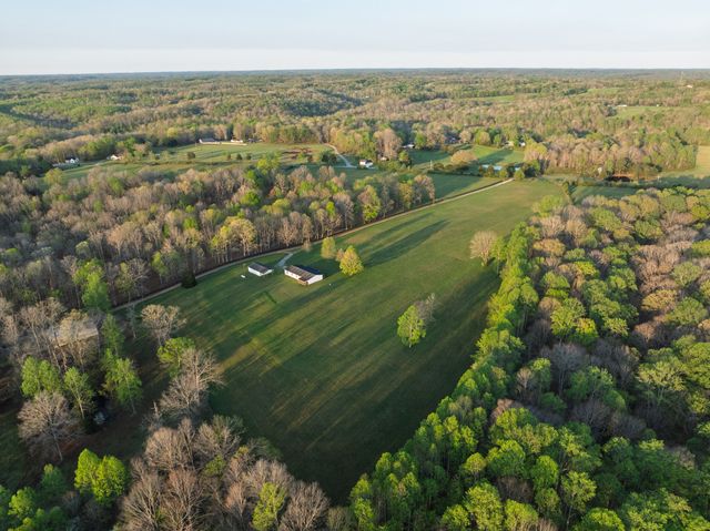 801 Collier Bend Road, Charlotte, TN 37036