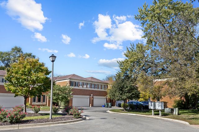 152 Finstad Drive, Libertyville, IL 60048