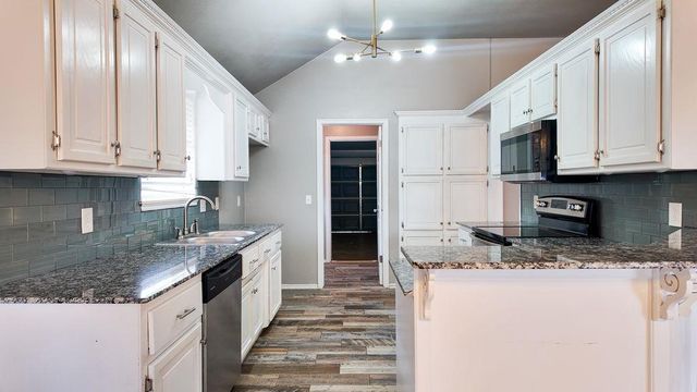 2605 N Lincoln Avenue, Moore, OK 73160