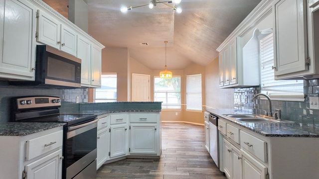 2605 N Lincoln Avenue, Moore, OK 73160