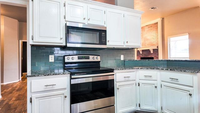 2605 N Lincoln Avenue, Moore, OK 73160