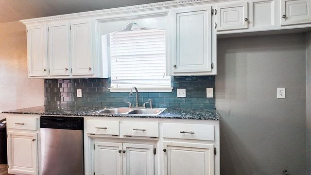 2605 N Lincoln Avenue, Moore, OK 73160