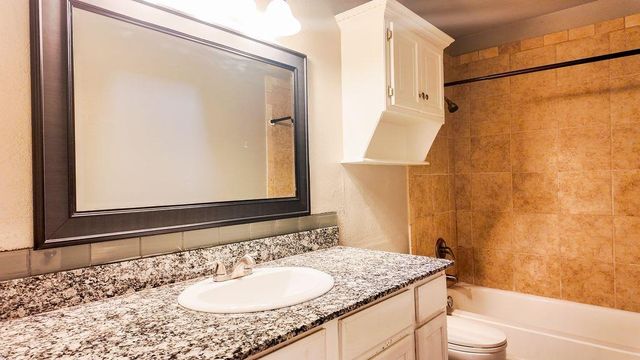 2605 N Lincoln Avenue, Moore, OK 73160