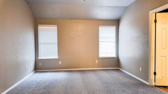 2605 N Lincoln Avenue, Moore, OK 73160