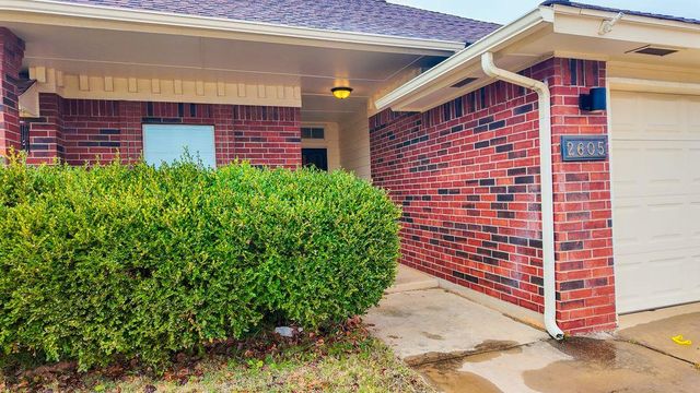 2605 N Lincoln Avenue, Moore, OK 73160