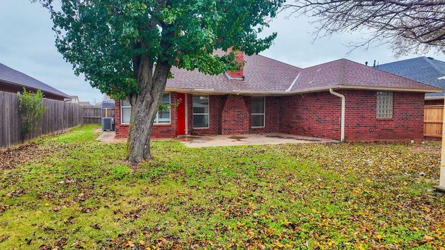 2605 N Lincoln Avenue, Moore, OK 73160