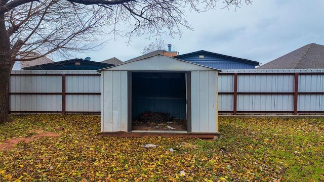 2605 N Lincoln Avenue, Moore, OK 73160