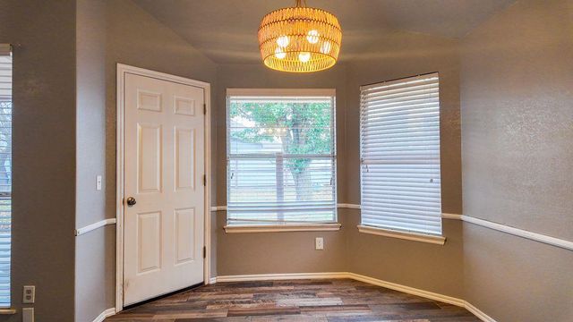 2605 N Lincoln Avenue, Moore, OK 73160