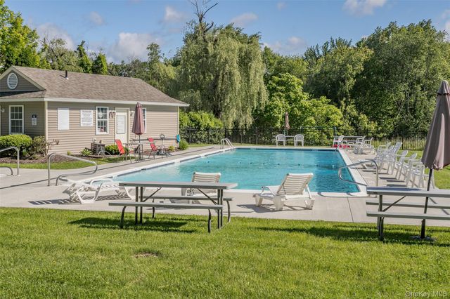 9 Olde Wagon Road, Warwick, NY 10990
