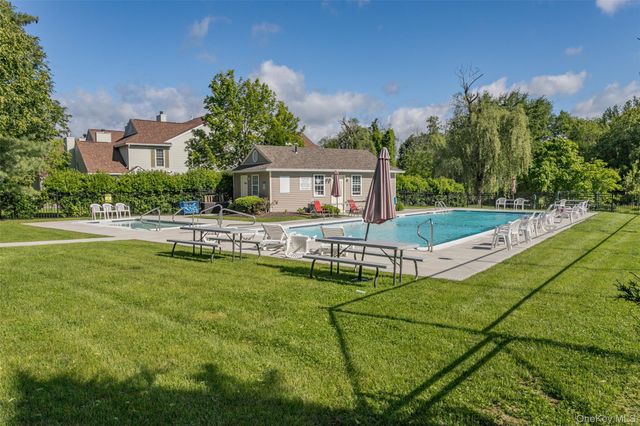 9 Olde Wagon Road, Warwick, NY 10990