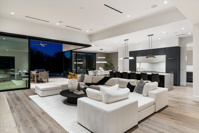 6838 E JOSHUA TREE Lane, Paradise Valley, AZ 85253