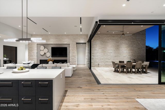 6838 E JOSHUA TREE Lane, Paradise Valley, AZ 85253