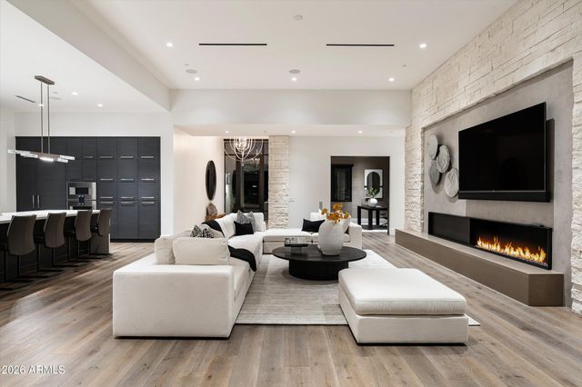 6838 E JOSHUA TREE Lane, Paradise Valley, AZ 85253