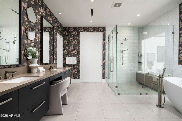 6838 E JOSHUA TREE Lane, Paradise Valley, AZ 85253