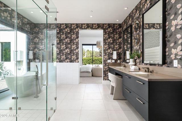 6838 E JOSHUA TREE Lane, Paradise Valley, AZ 85253