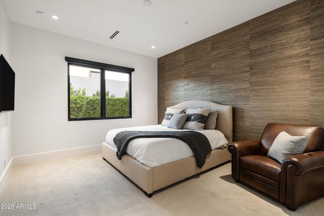 6838 E JOSHUA TREE Lane, Paradise Valley, AZ 85253