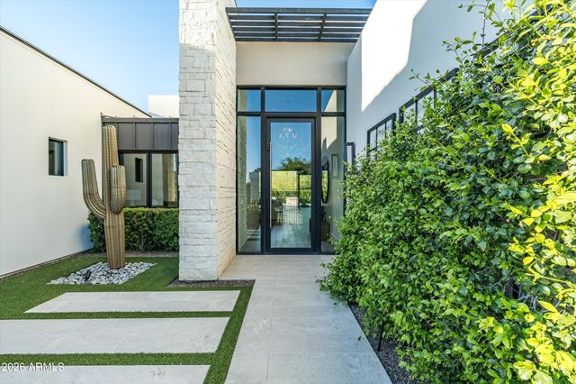 6838 E JOSHUA TREE Lane, Paradise Valley, AZ 85253