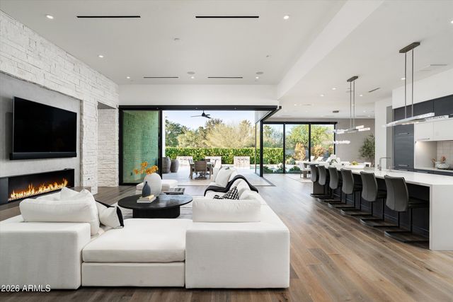 6838 E JOSHUA TREE Lane, Paradise Valley, AZ 85253