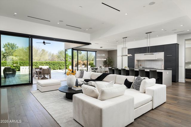 6838 E JOSHUA TREE Lane, Paradise Valley, AZ 85253