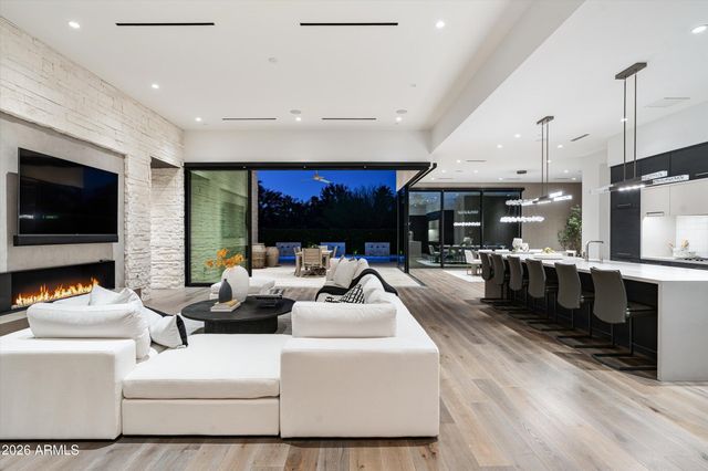 6838 E JOSHUA TREE Lane, Paradise Valley, AZ 85253