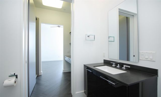 2727 Kirby Drive 10B, Houston, TX 77098